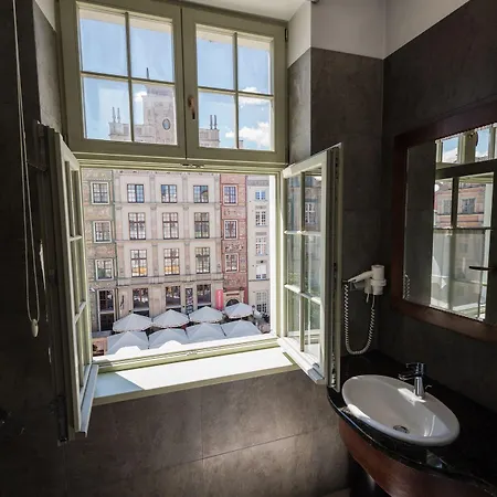 Holland House Old Town 4*