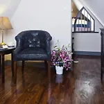 Holland House Old Town 4*