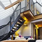 Holland House Old Town 4*