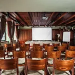 Holland House Old Town Apartahotel 4*