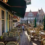 Ξενοδοχείο με διαμερίσματα Holland House Old Town 4*