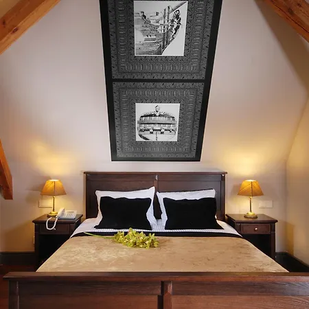Holland House Old Town Apart Otel