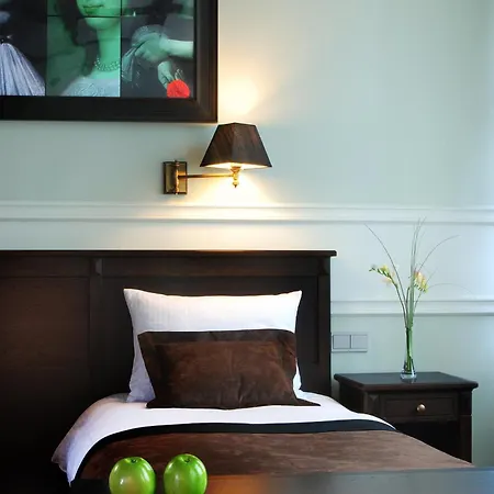 Holland House Old Town 4*