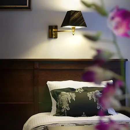 Holland House Old Town 4*