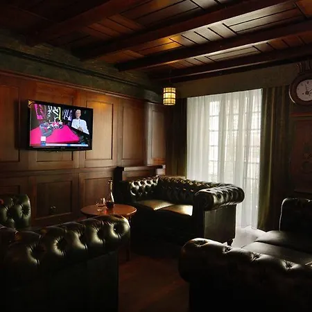 Holland House Old Town Aparthotel 4*