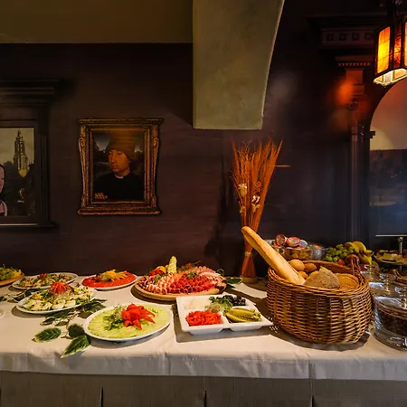 Holland House Old Town Aparthotel 4*