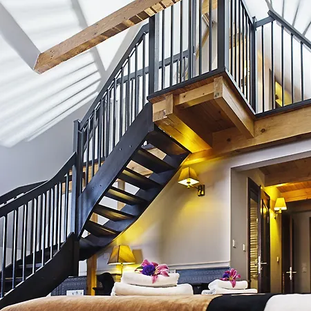 Holland House Old Town 4*