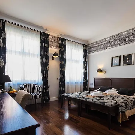 Aparthotel Holland House Old Town 4*