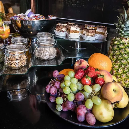 Holland House Old Town Aparthotel