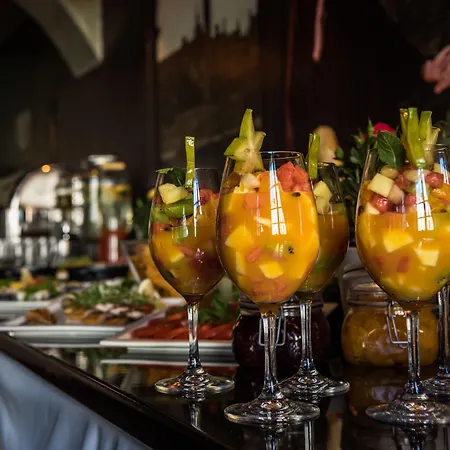 Holland House Old Town 4*