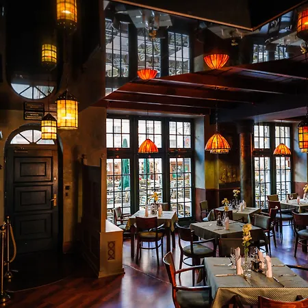 Aparthotel Holland House Old Town 4*