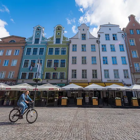 Holland House Old Town Aparthotel 4*