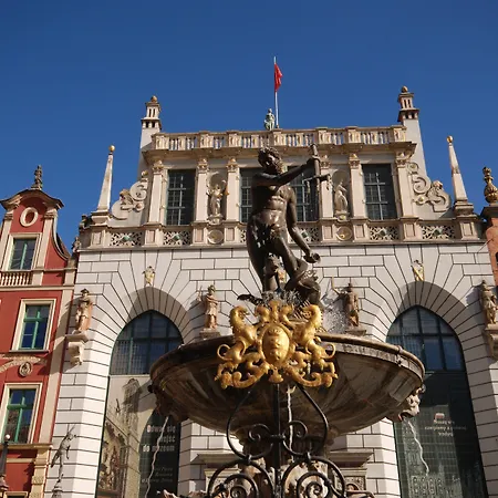 Aparthotel Holland House Old Town 4*