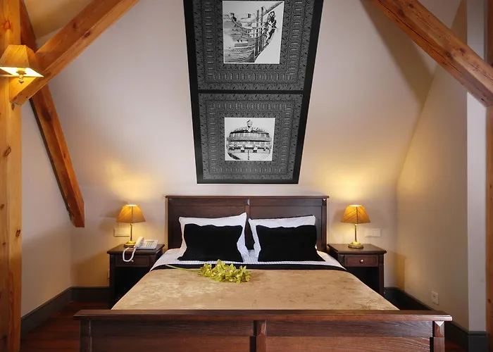 Holland House Old Town Aparthotel