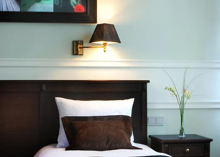 Holland House Old Town 4*