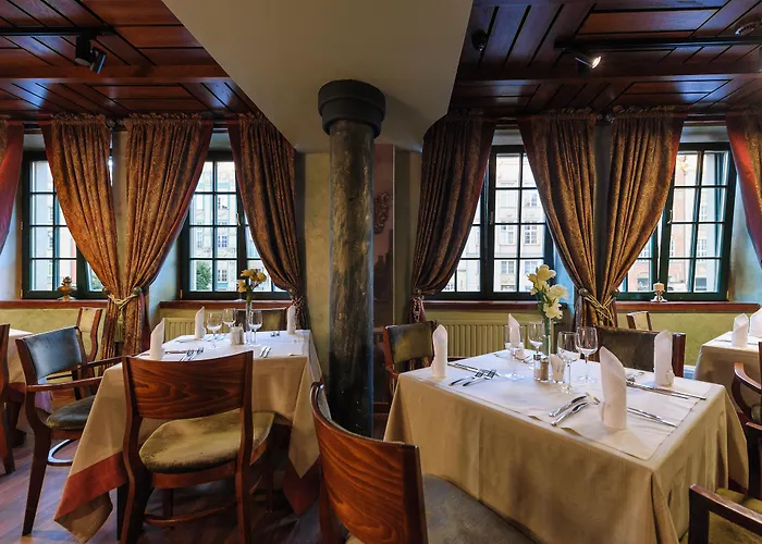 Holland House Old Town 4* 格但斯克