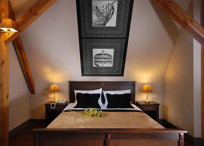 Holland House Old Town 公寓式酒店 4*