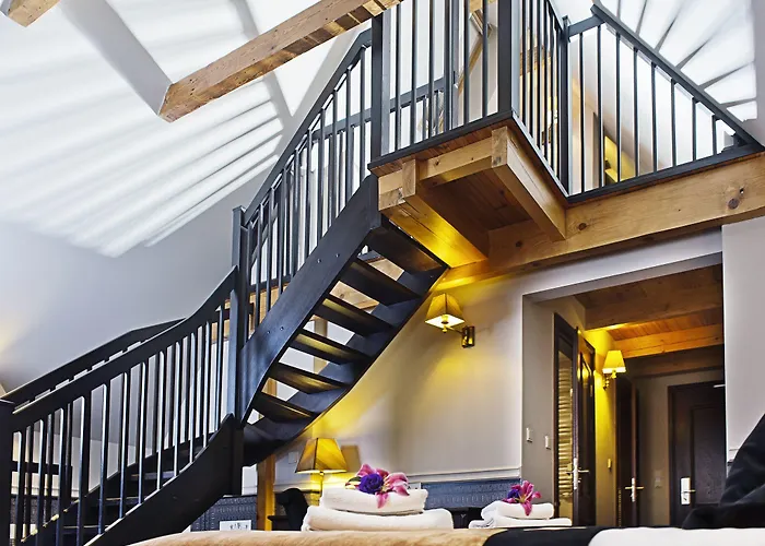 Holland House Old Town 4*