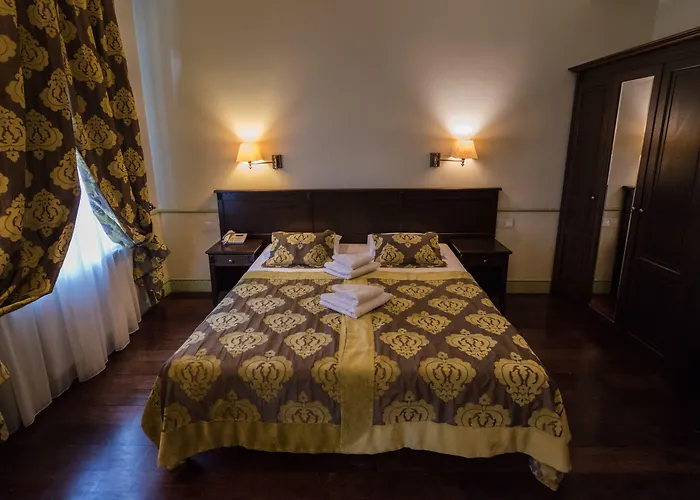 Holland House Old Town 4*