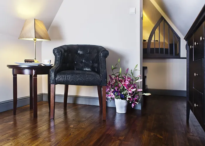 Holland House Old Town 公寓式酒店 4*