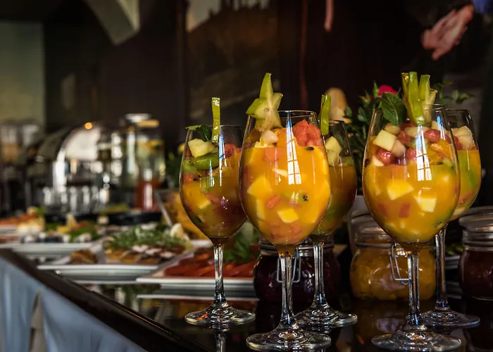 Holland House Old Town 4*