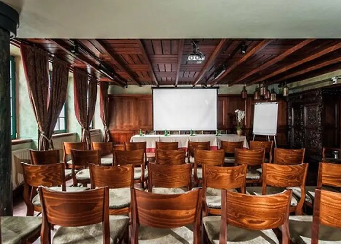 Holland House Old Town 公寓式酒店 4*