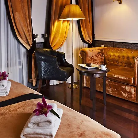 Aparthotel Holland House Old Town 4*