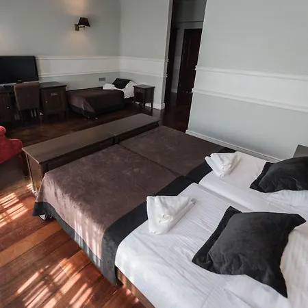 Holland House Old Town 4*