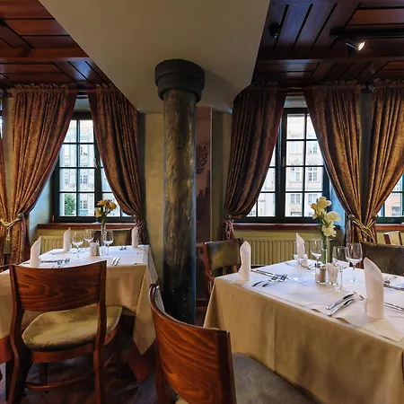 Holland House Old Town 4* غدانسك
