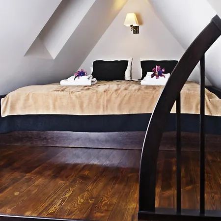 Holland House Old Town Aparthotel 4*