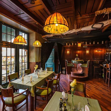 Holland House Old Town