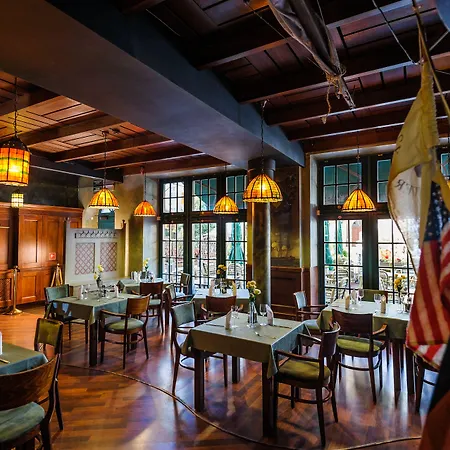 Holland House Old Town 4* Danzica