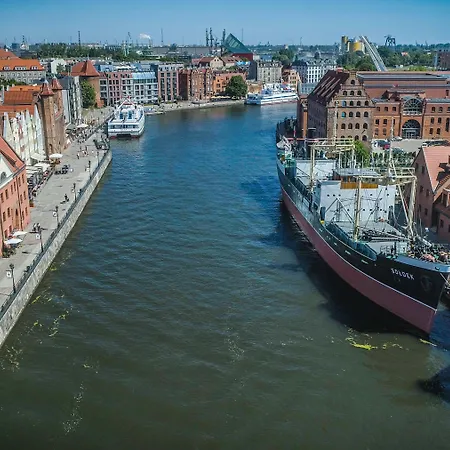 Holland House Old Town 4* غدانسك