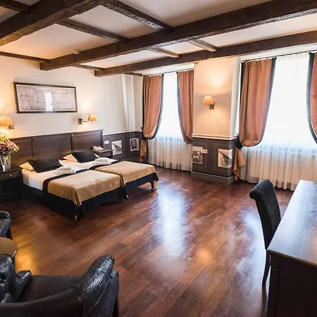 Holland House Old Town Aparthotel 4*
